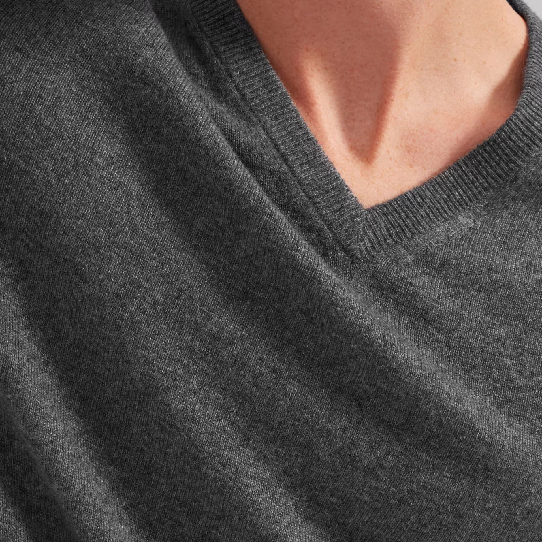 Store The Cashmere V-Neck Men Sweaters